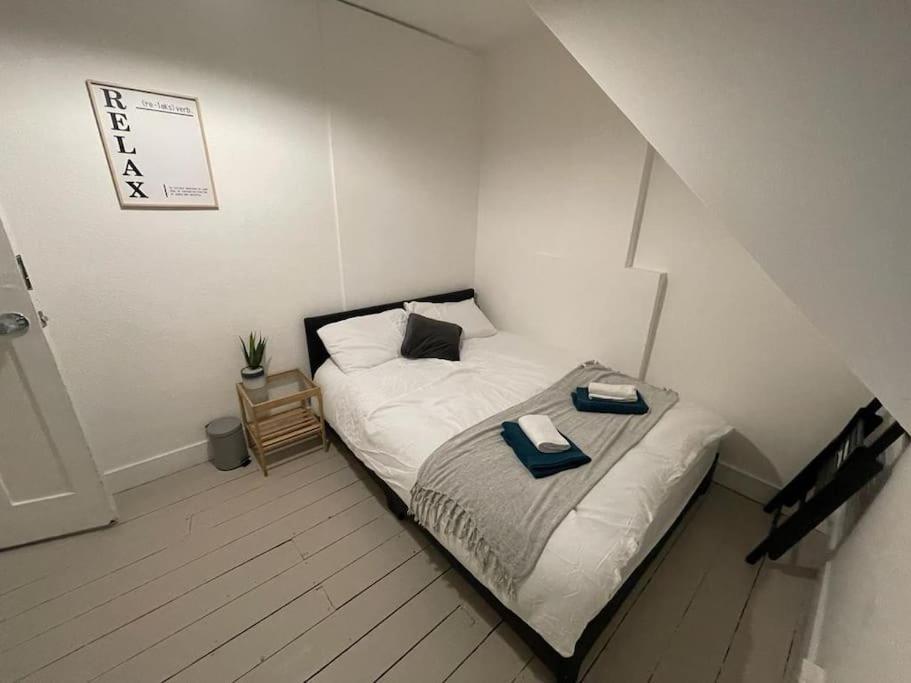 Comfortable 2 Bedroom On Tower Bridge London Exterior photo